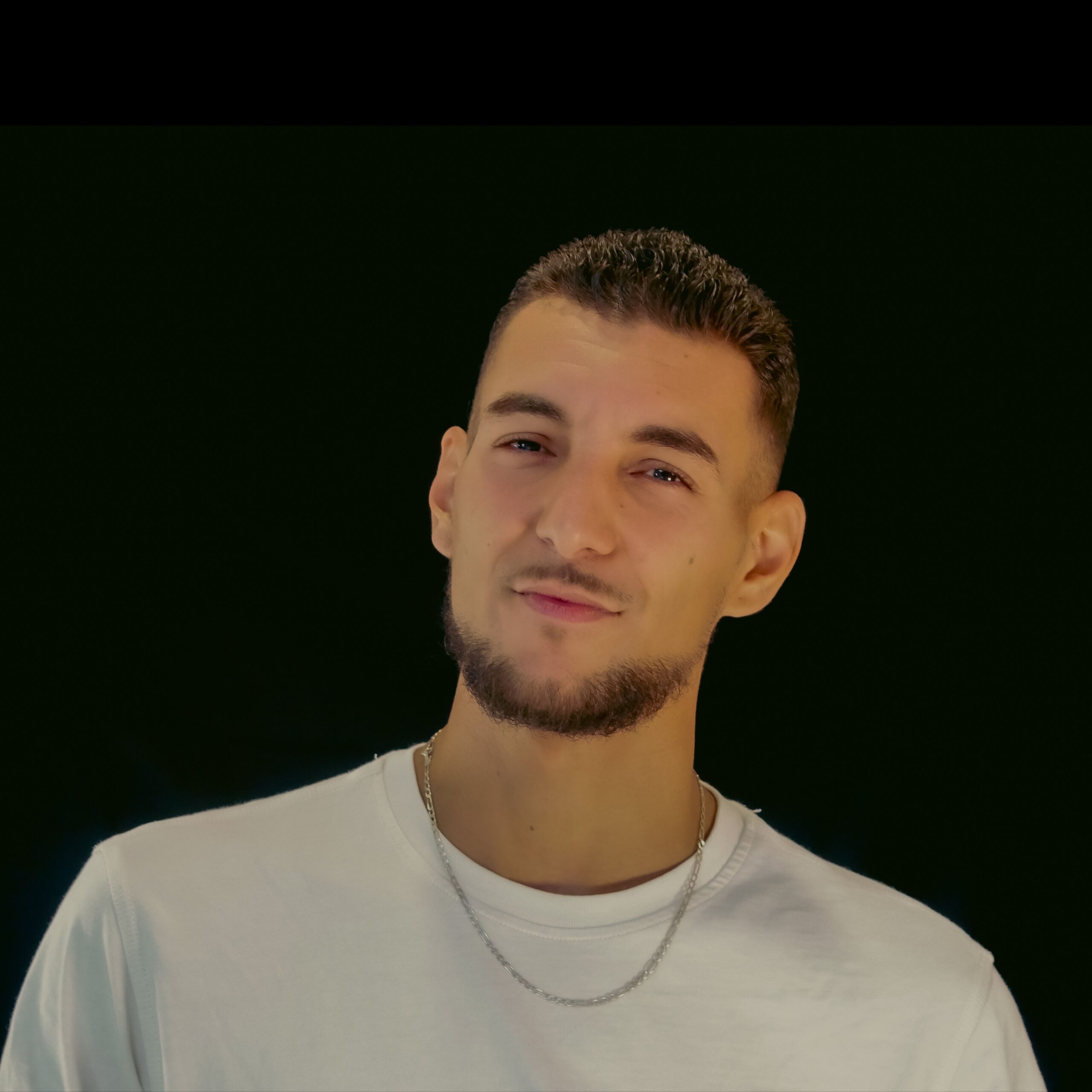 mahny azaoum